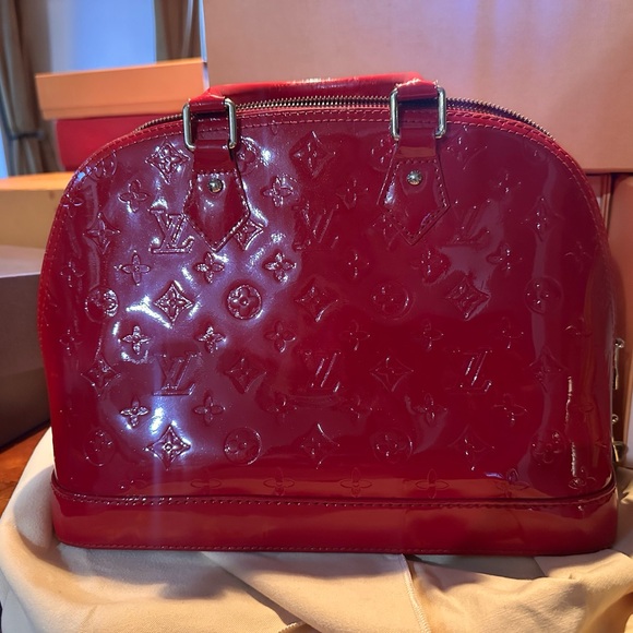 Louis Vuitton Alma patent leather handbag - Picture 6 of 10